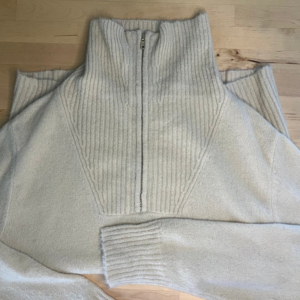 Pepaloves zip neck sweater